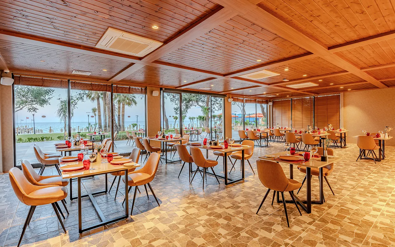 Restaurant & Bar